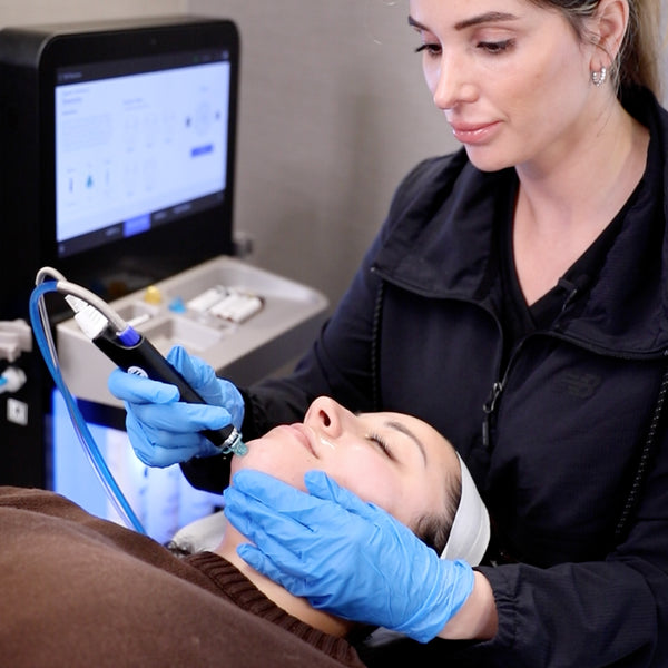 HydraFacial® + Dermaplaning (Black Friday)